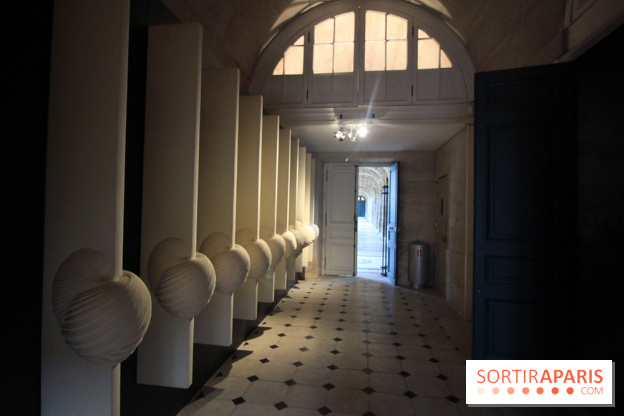 Un monde de plis à la chapelle Expiatoire