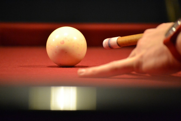 Billard au féminin dans les magasins Décathlon à Paris