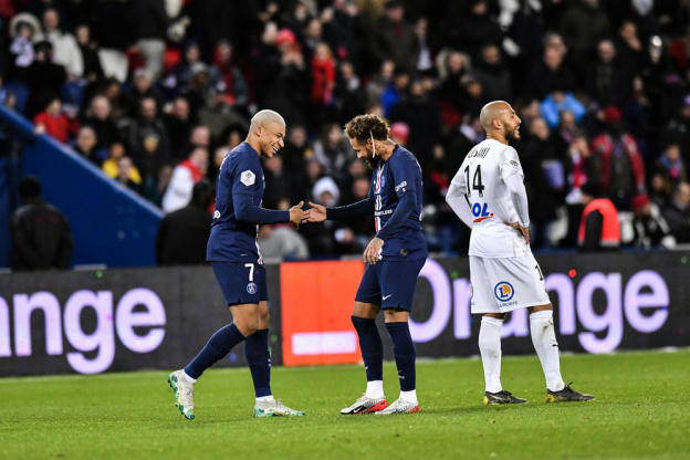 Coronavirus : vers une réduction des salaires des joueurs de foot en Europe ? 