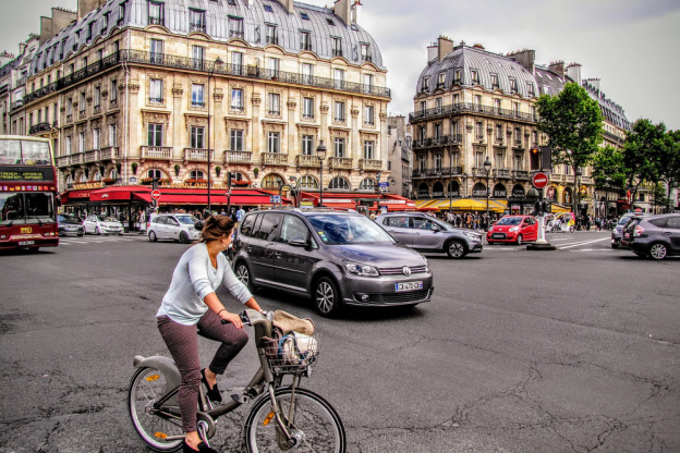 Coronavirus : des boulevards bientôt transformés en pistes cyclables à Paris ? 