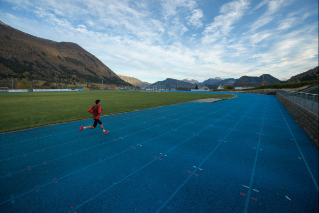 Kilian Jornet tente de battre le record du monde des 24h sur piste  