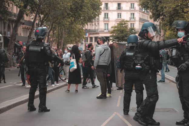 Manifestations : des policiers "liaison et d'information" vont intégrer les cortèges dès mars 