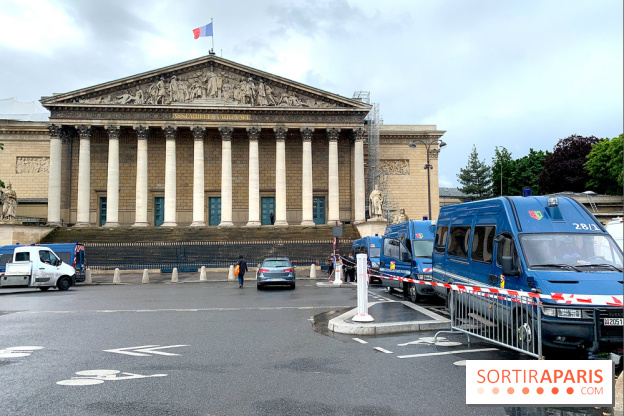 Manifestation des policiers : la "Marche Citoyenne" devant l'Assemblée nationale à Paris