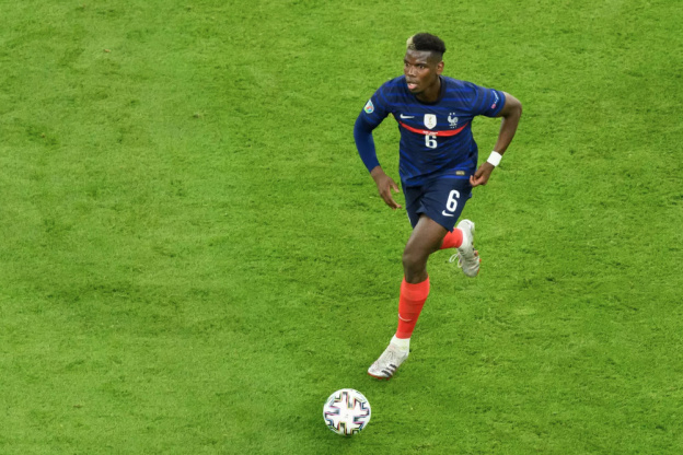 PSG : des banderoles contre un éventuel transfert de Pogba déployées devant le Parc des Princes