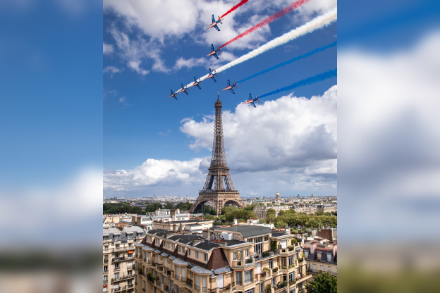 Paris 2024 : pas de drapeau olympique géant sur la Tour Eiffel en raison de vents trop forts 