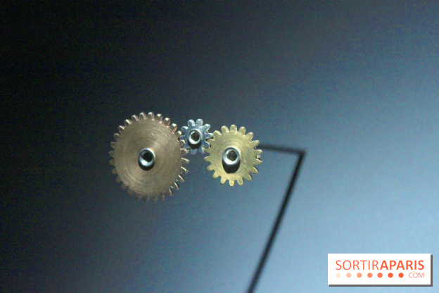 Meret Oppenheim, clip Tournon, 2003 - expo Bijoux d'artistes au Musée des Arts Décoratifs