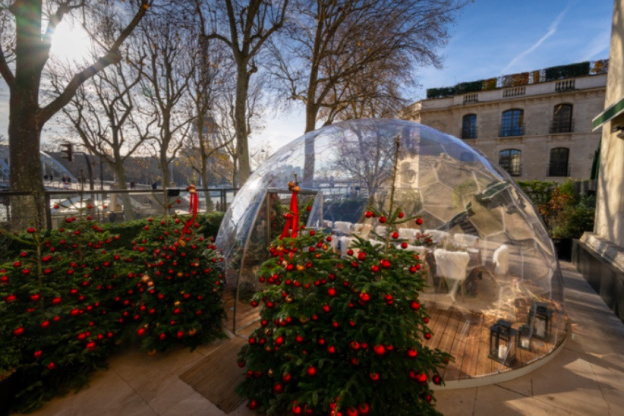 Monsieur Bleu dévoile sa terrasse d'hiver avec sa bulle transparente face à la Tour Eiffel