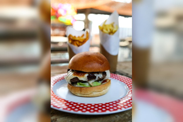Un nouveau pop up burger et un Crudo Bar à La Felicita