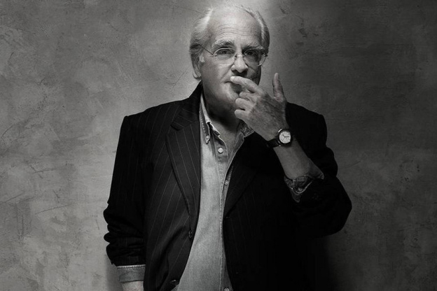 Un écran géant sur le parvis de l'Hôtel de Ville pour rendre hommage à Michel Legrand