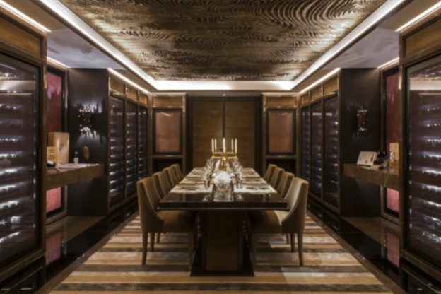 Rencontres et dégustations avec le sommelier à l'Hôtel de Crillon