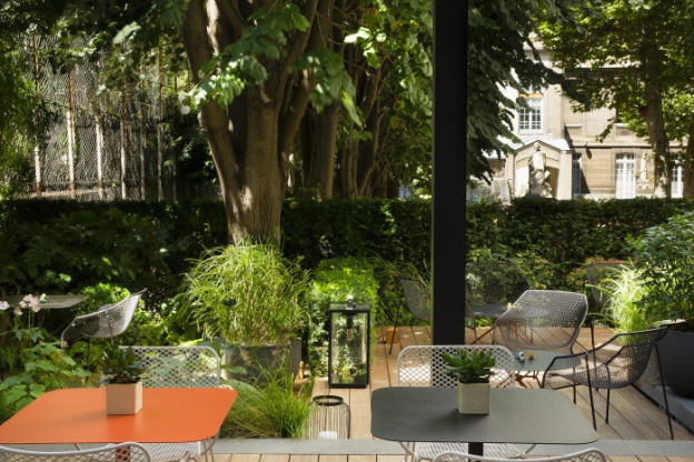 La terrasse de l'hôtel La Belle Juliette : cocktails et snacking chic