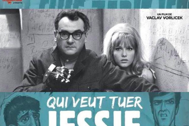 Projection en plein air de 'Qui veut tuer Jessie ?' au Centre tchèque de Paris