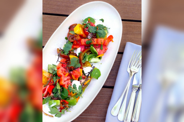 La recette de la salade de tomates x brousse de chèvre frais d'Armand Arnal, chef de La Chassagnette