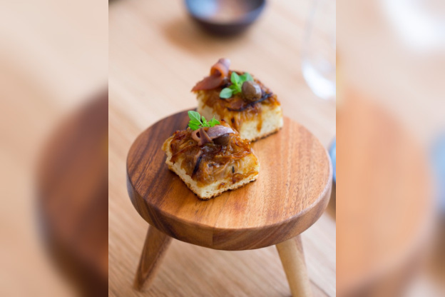 La recette de la pissaladière de Julia Sedefdjian, cheffe du restaurant 1* Baieta