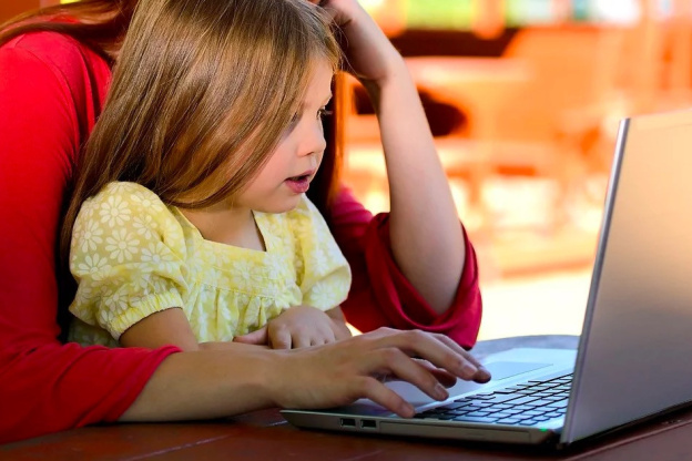 Coronavirus : Est-ce que j'accumule des congés payés si je suis en arrêt pour garde d'enfant ?