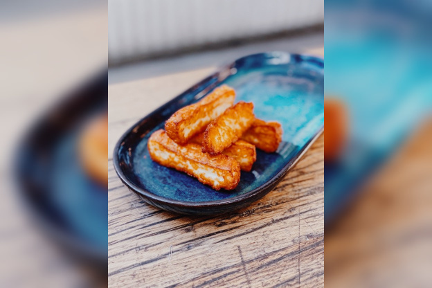 La recette du halloumi frit de Juan Arbelaez, chef de Yaya