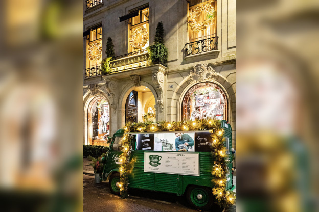 Un Ralph's Coffee Truck devant la boutique Ralph Lauren Saint-Germain pour Noël 2020