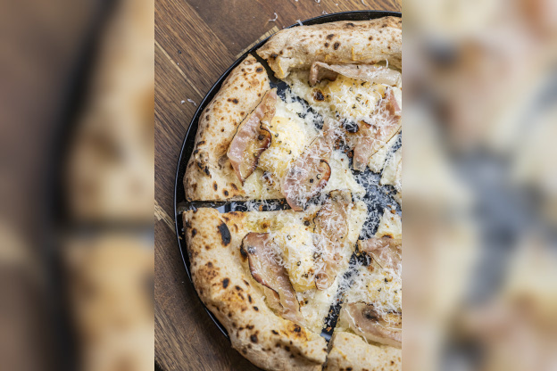 Une pizza carbonara chez Popine pour le Carbonara Day 2021