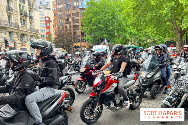Manifestation de motards à Paris contre le stationnement payant des deux-roues