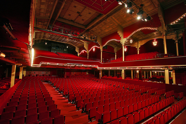 Lagardère met en vente ses salles de spectacle 