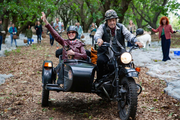 La comédie C'est quoi ce papy ?! avec Chantal Ladesou et Patrick Chesnais : la bande-annonce