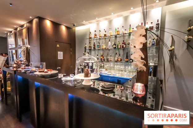 Tea-time Hotel Duo by Kevin Lacote