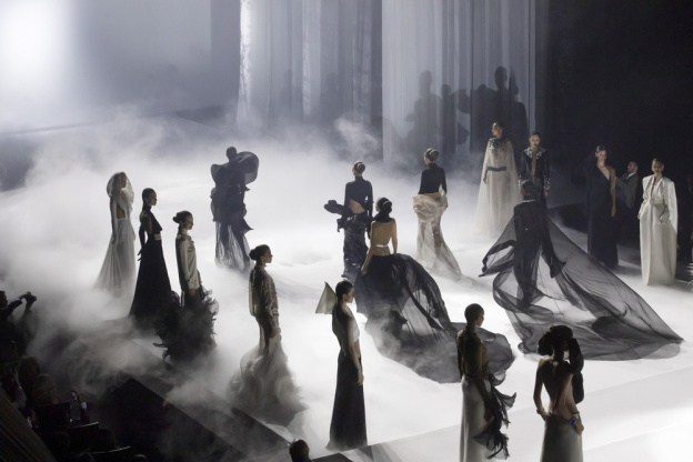 Paris Fashion Week Haute Couture : assistez au défilé caritatif de Stéphane Rolland - réservations