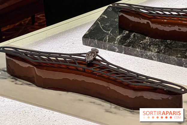 La Bûche de Noël Full Vanille du Royal Monceau Raffles Paris x Messika 2023 par Quentin Lechat