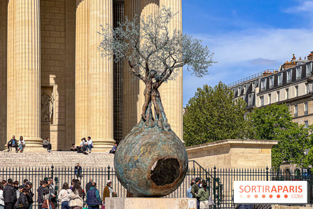 Exposition en plein air des œuvres monumentales d'Andrea Roggi, quartier Faubourg Saint-Honoré