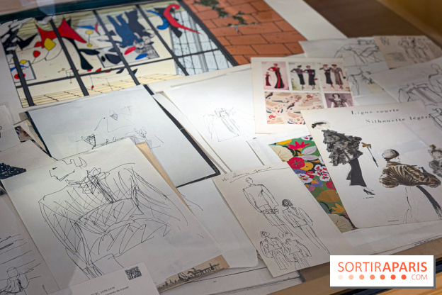 Une exposition gratuite dévoile plus de 1000 dessins de mode inédits de Karl Lagerfeld en juillet à Paris
