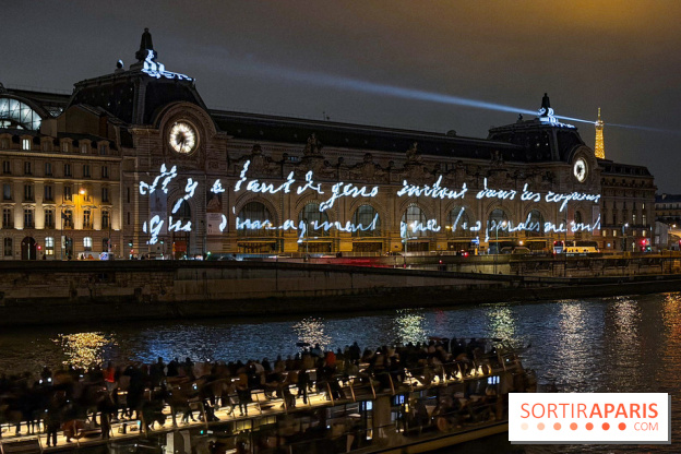 Quelle est cette projection lumineuse sur le musée d'Orsay ?