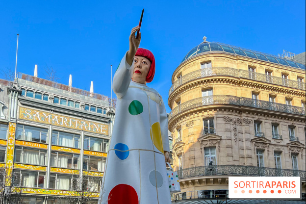 La gigantesque Yayoi Kusama devant le siège de Louis Vuitton, en face de la Samaritaine