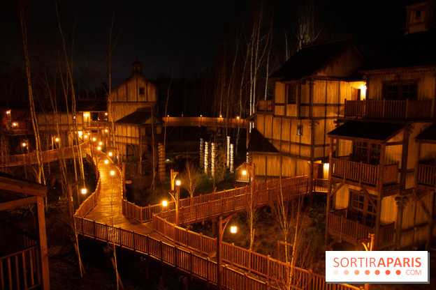 Cité Suspendue : extérieur de nuit