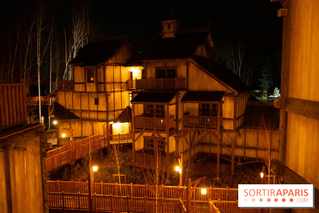 Cité Suspendue : extérieur de nuit