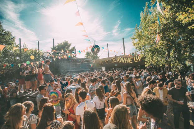 Mamie-Bonheur au Champ : À fond la France !