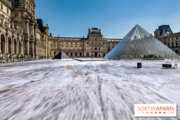 JR investit la place de la Pyramide du Louvre pour ses 30 ans