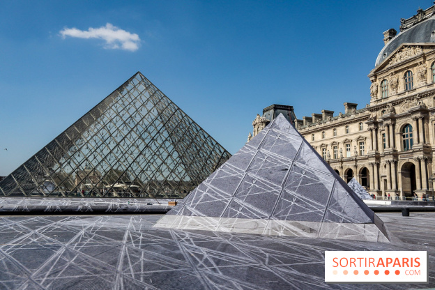 JR investit la place de la Pyramide du Louvre pour ses 30 ans