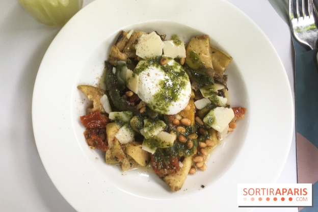 Oeuf poché, légumes grillés, copeaux de parmesan