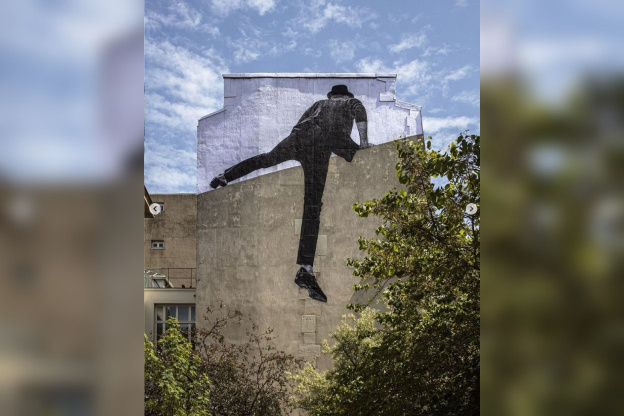 JR dévoile un nouveau trompe-l'œil monumental boulevard Saint-Germain