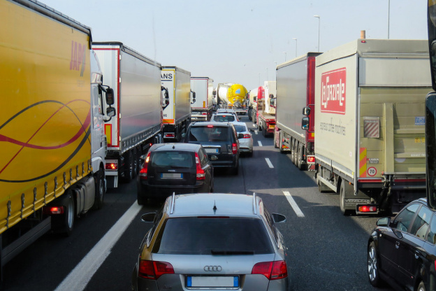 Pass vaccinal : les routiers appelés à prendre la route le 13 février pour bloquer Paris