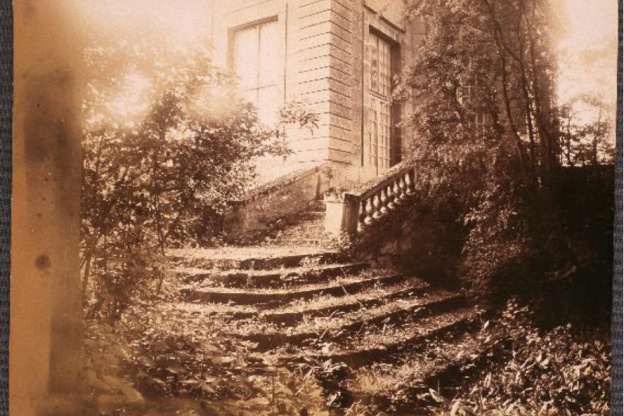 Eugène Atget (1857-1927), Sceaux. Parc. Pavillon de l’Aurore, escalier nord