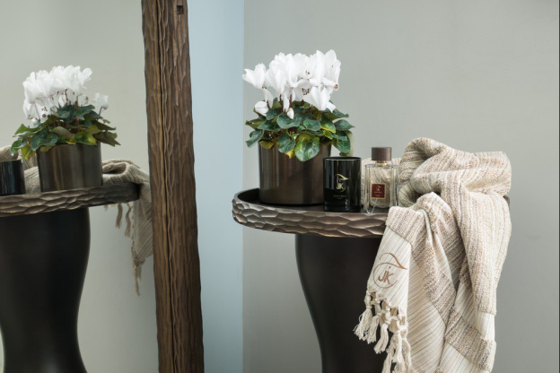 La collection d'accessoires JK Beauty Beldi exposée dans le 7ème arrondissement