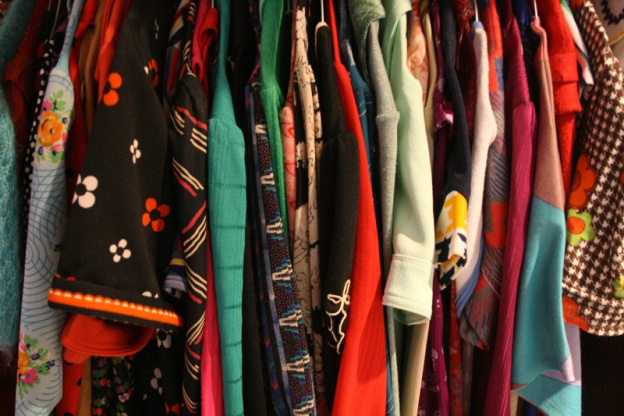 Nouvelle bourse aux vêtements à 1€ chez Emmaüs Coup de main 