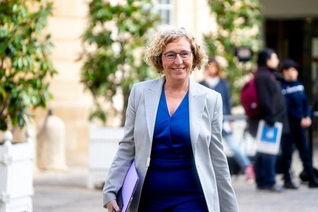 Le nombre de bénéficiaires du chômage partiel connait une "décrue manifeste" selon Pénicaud