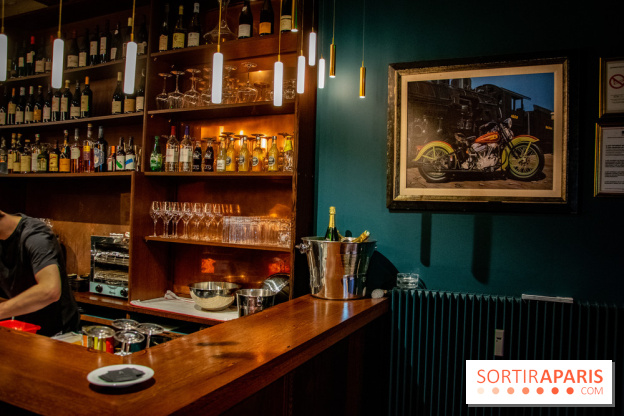 Assemblages, le bar à vin et atelier d'ébéniste dans le Marais