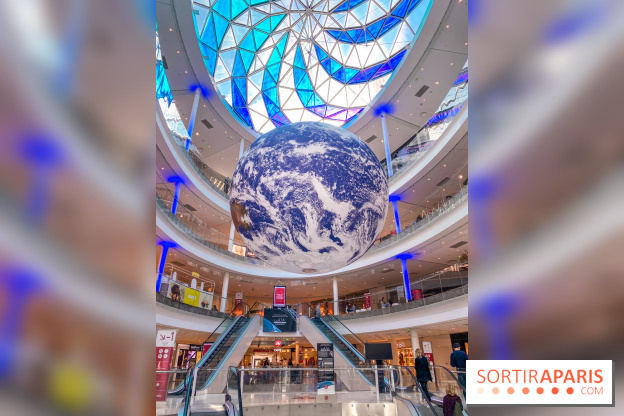 Gaïa de Luke Jerram à Beaugrenelle