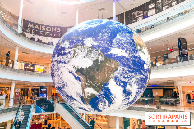 Gaïa de Luke Jerram à Beaugrenelle