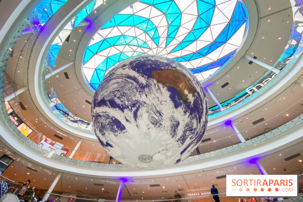 Gaïa de Luke Jerram à Beaugrenelle