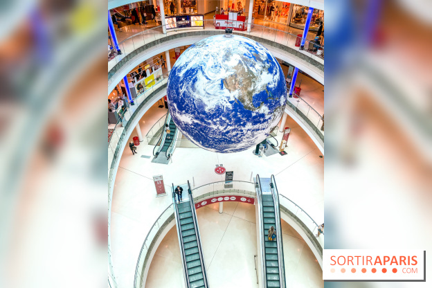 Gaïa de Luke Jerram à Beaugrenelle