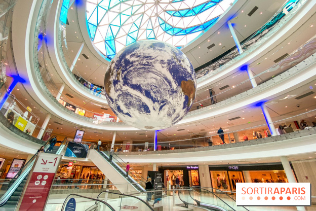 Gaïa de Luke Jerram à Beaugrenelle